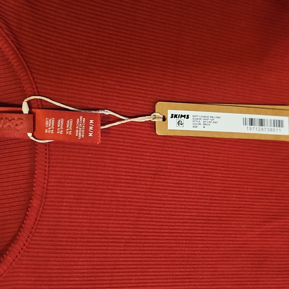 SKIMS Bold Brick Lounge Long Sleeve Ribbed Shirt Size M - Picture 3 of 4